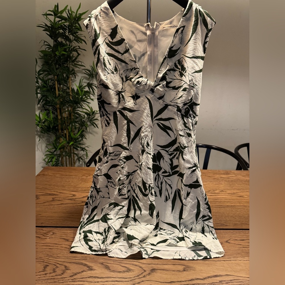 Abercrombie & Fitch Leaf Print Mini Dress Size M